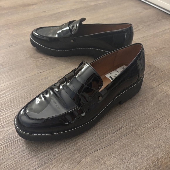 LIKE NEW VINCE CAMUTO LOAFERS - Picture 1 of 3